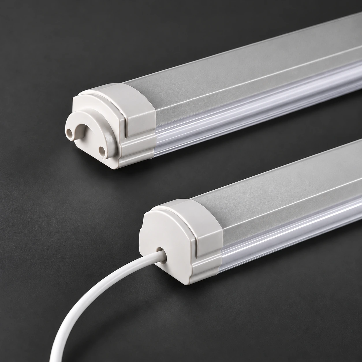 Corpuri liniare compacte IP65 din gama TP-E
