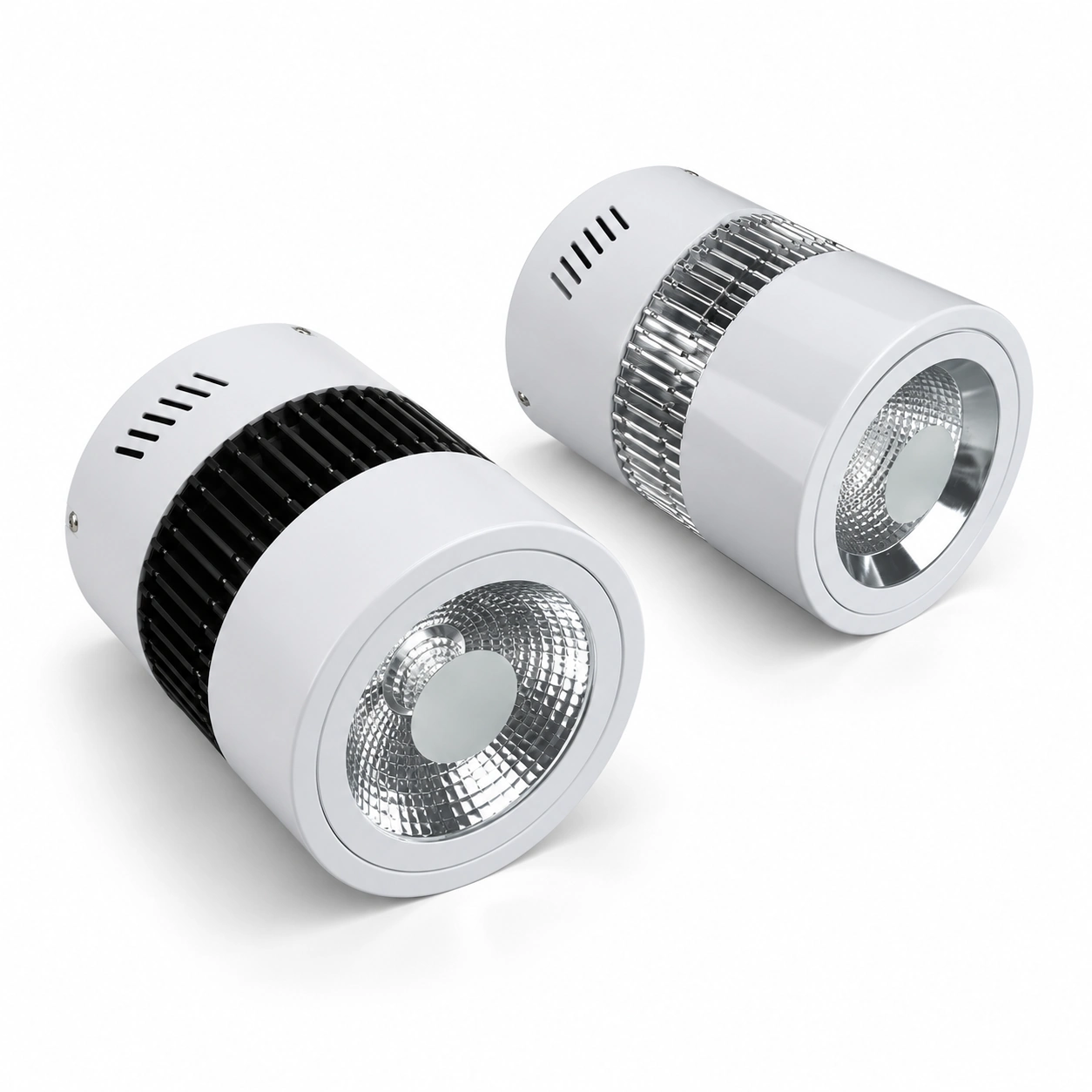 Exemplu de downlight aparent de putere mare 50W–70W